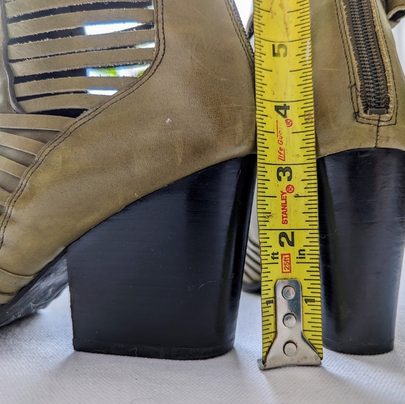 Green round toe leather bootie. 3" heel. Circus/Sam Edelman. - Picture 2 of 8